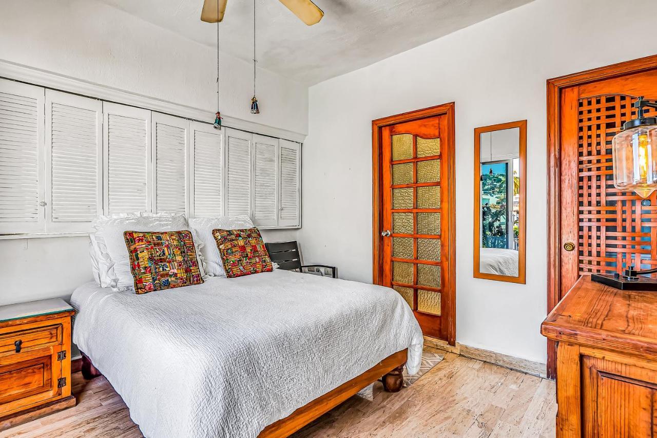 Malecon Beach Side Downtown Condo Puerto Vallarta Dış mekan fotoğraf